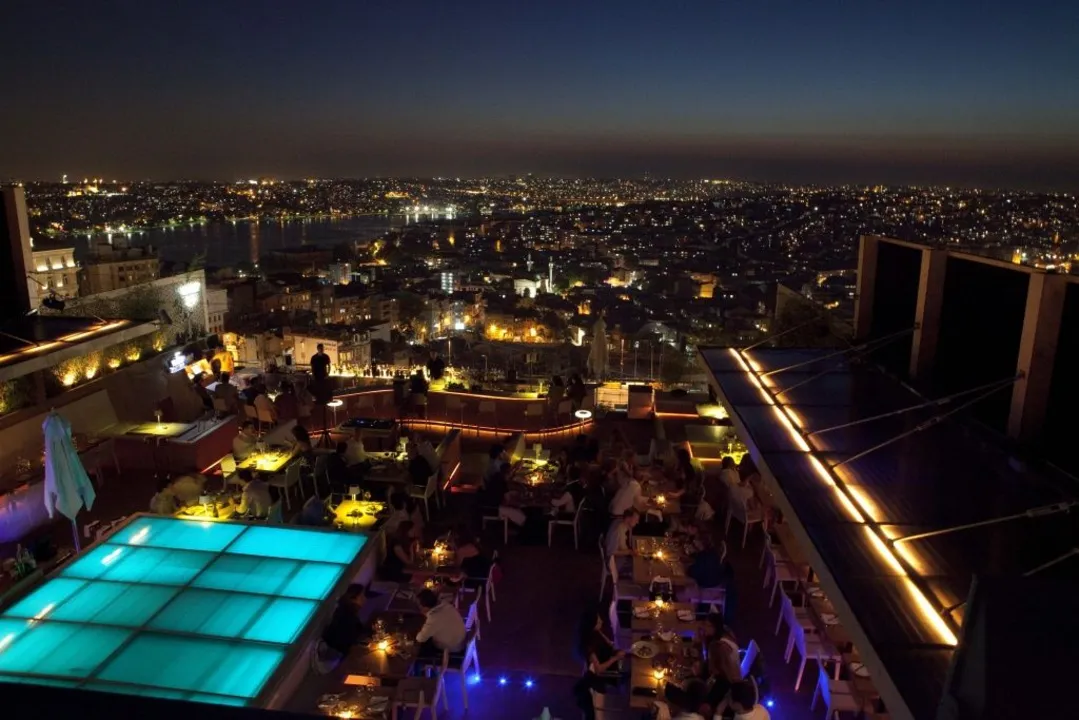 A Taste of Istanbul's Nightlife: Top Bars, Clubs, and Rooftop Lounges